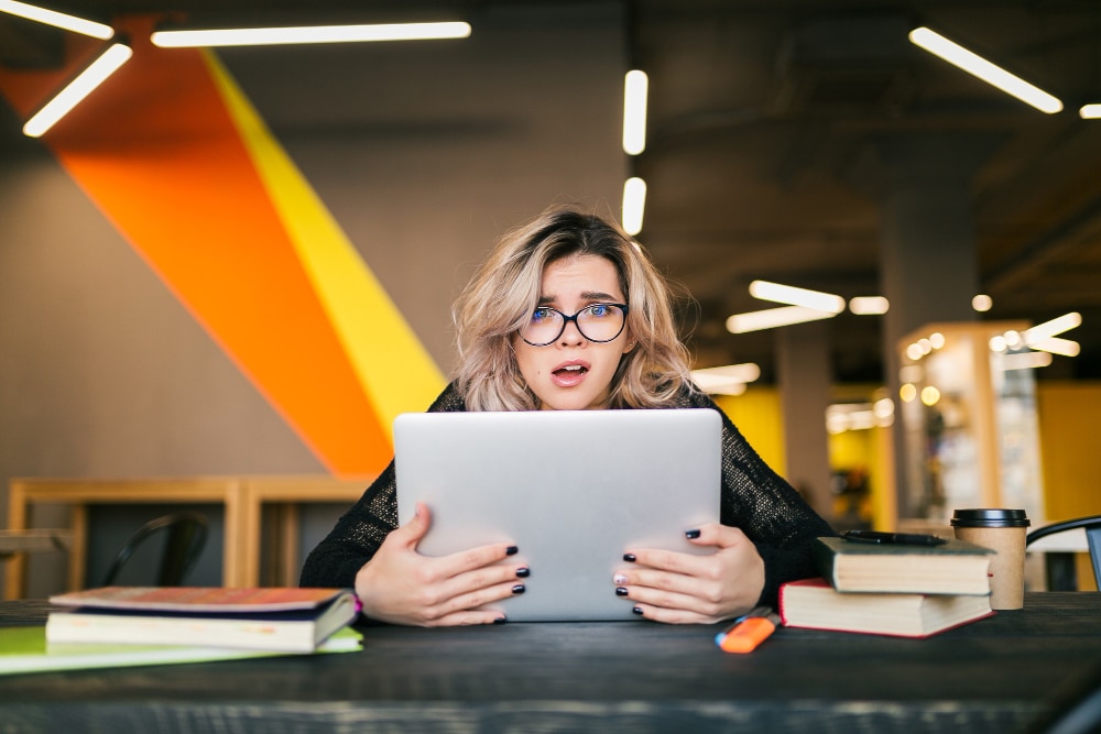 Descubra como evitar erros comuns em Marketing Digital e conquistar o sucesso online. Saiba como otimizar sua estratégia agora!